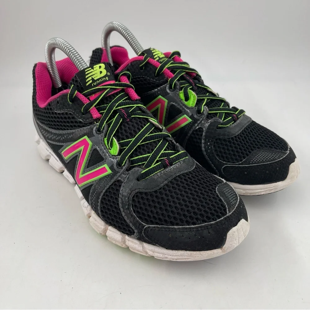 New Balance Women’s 750v2 Black Pink Low Top Lace-Up Running Shoes - Size 8